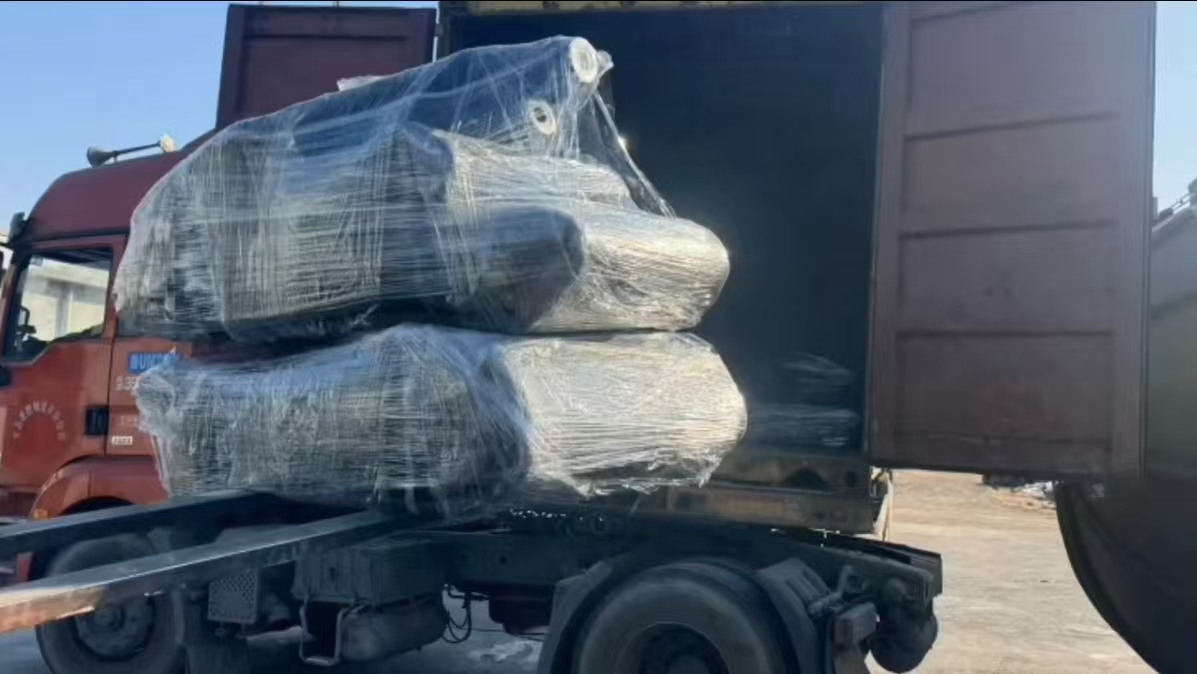 Qingdao Sunkai Marine, Rıhtım Köpük Dolgulu Kauçuk Çamurluk Grubunu Malezya'ya Başarıyla Gönderdi