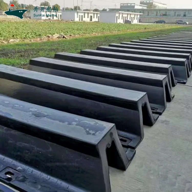 Liman Güvenliğinin Güçlendirilmesi: Qingdao SunKai Marine, İç Hatlar ve Dış Hatlar Terminallerinde Yanaşma Operasyonlarını Korumak İçin İskele Kauçuk Tampon Şeritlerini Toplu Üretiyor